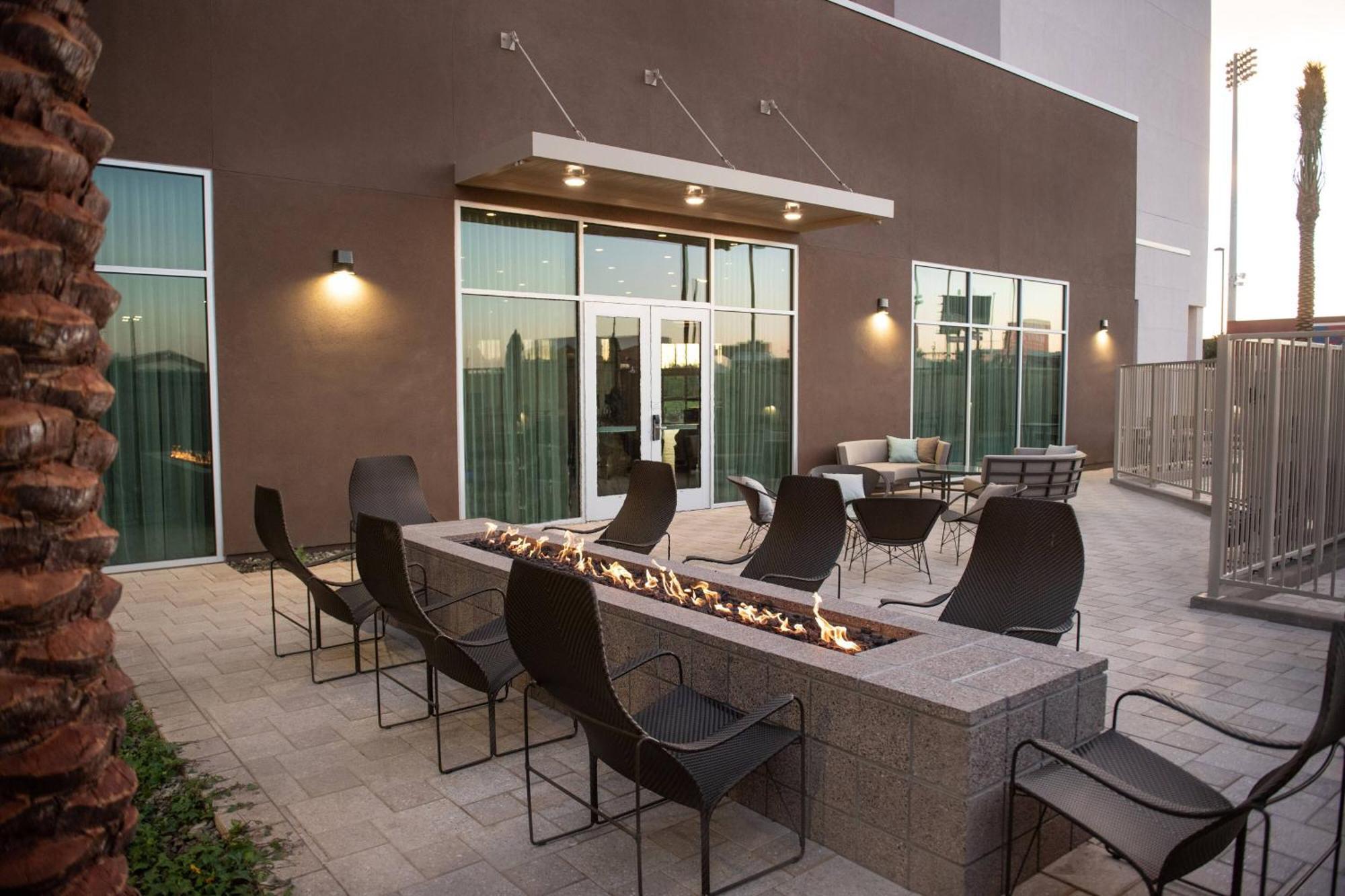 Courtyard By Marriott Mesa At Wrigleyville West Extérieur photo