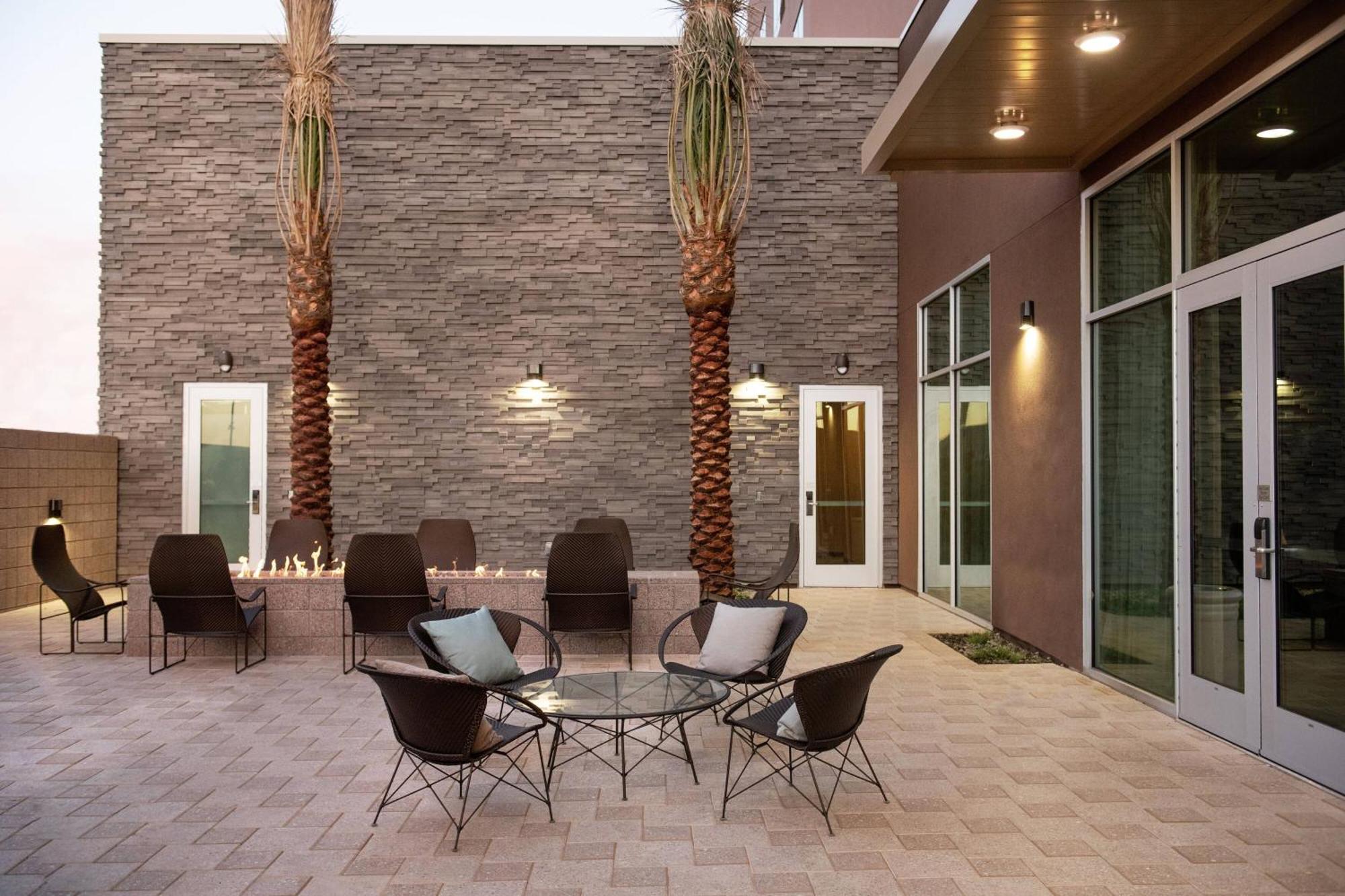 Courtyard By Marriott Mesa At Wrigleyville West Extérieur photo